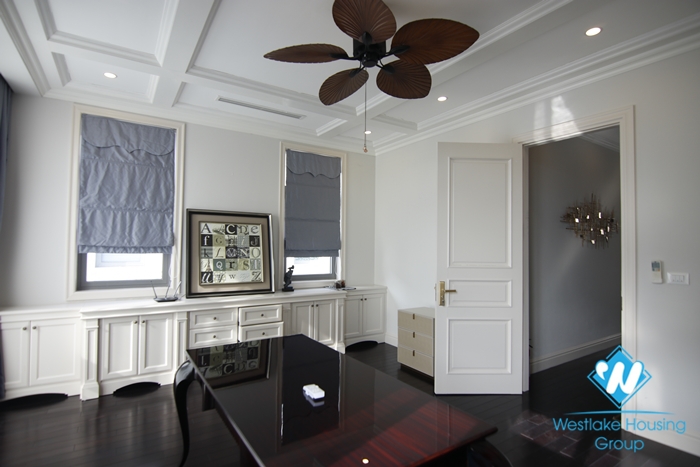 Adjacent villa for rent, equipped with modern furniture for rent in Vinhome Harmony Long Bien